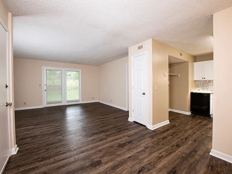 Willow Run Apartments — Photo 17