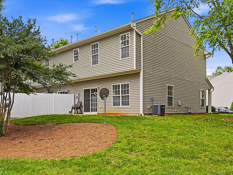 3930 Fountain Village Cir — Photo 22