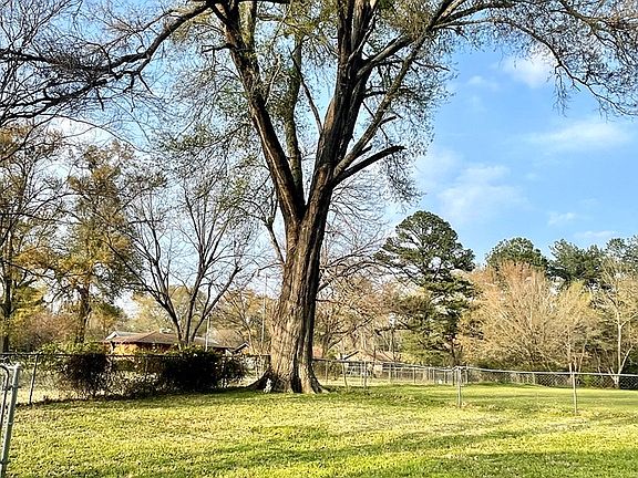 4th image of 136 Gardner Dr