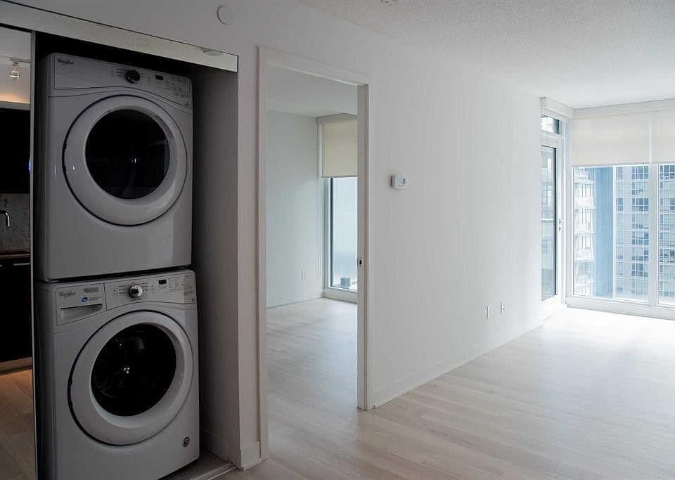 2nd image of 80 Queens Wharf Rd #809