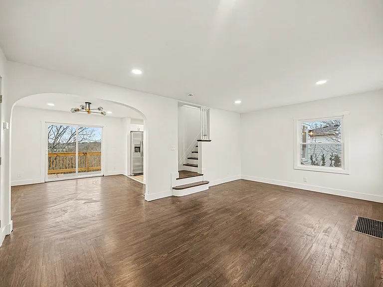 195 Sherman Ave — Photo 3