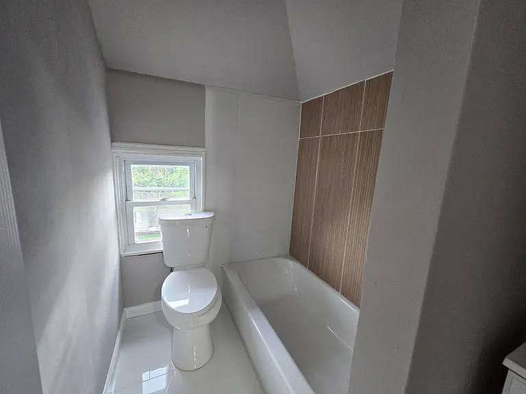 1013-1015 Prospect St #2LA — Photo 2