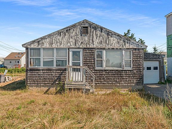 4th image of 562 Winnacunnet Road