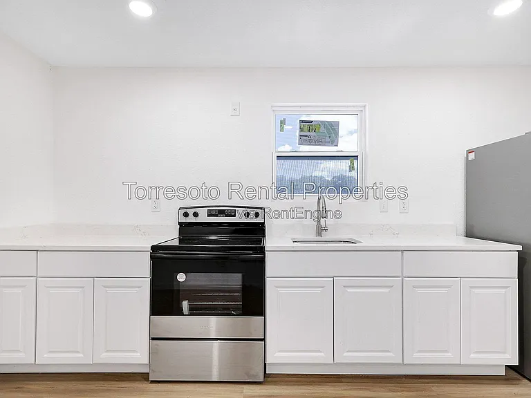 2326 Cincinnati Ave #D — Photo 2