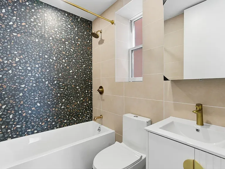 376 Montgomery St #2E — Photo 7