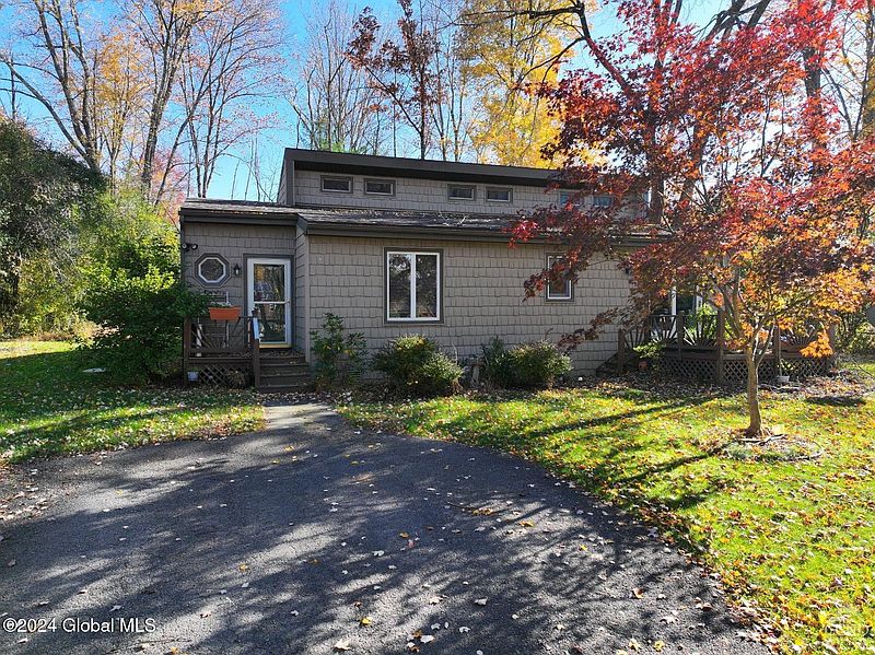 2nd image of 888 Sleepy Hollow Road