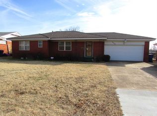 323 Oakwood Dr, Lindsay, OK 73052