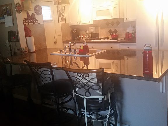 5th image of 243 W Menlo Ave