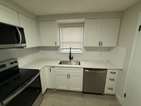 6911 N Chas Dr APT C, Liberty, MO 64068