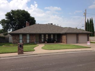 1402 W Caprock St, Hobbs, NM 88240
