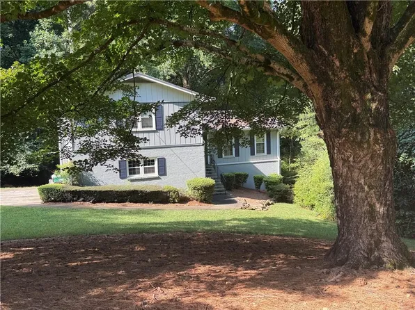 5824 Golden West Trl SW, Lilburn, GA 30047