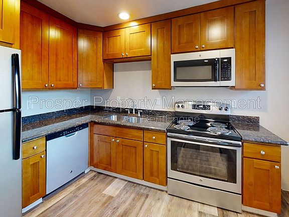 5th image of 2301 S 74th St #14