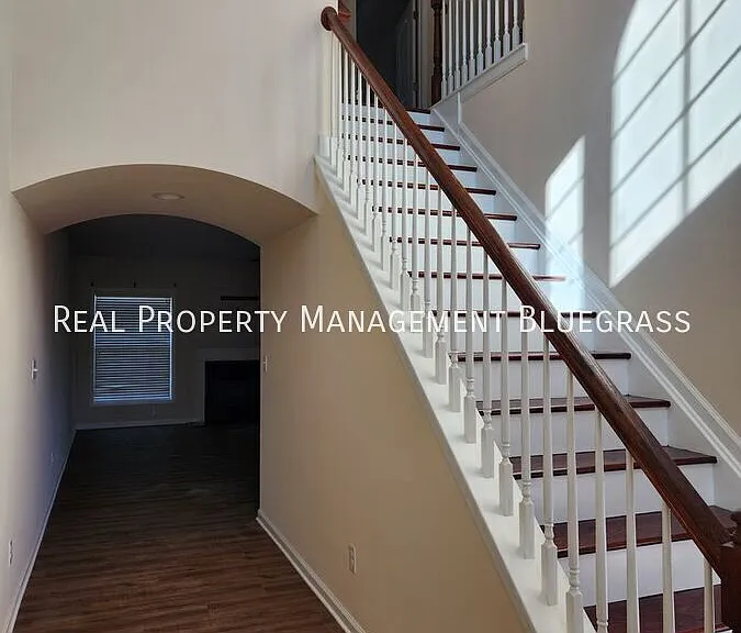 4715 Larkhill Ln — Photo 2