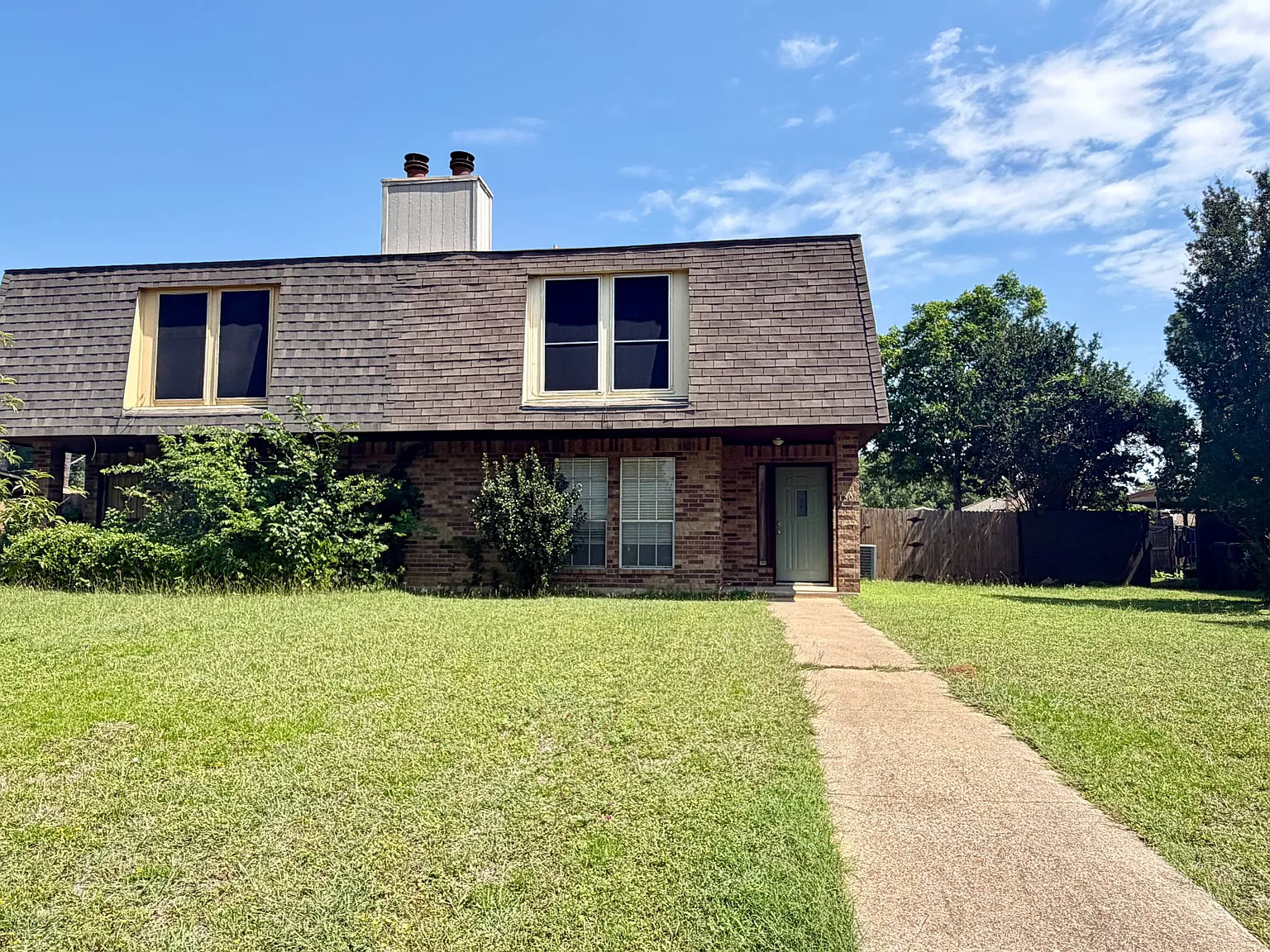 3 bed, 2.5 bath, 1696 sqft, $1,850 — Photo 1