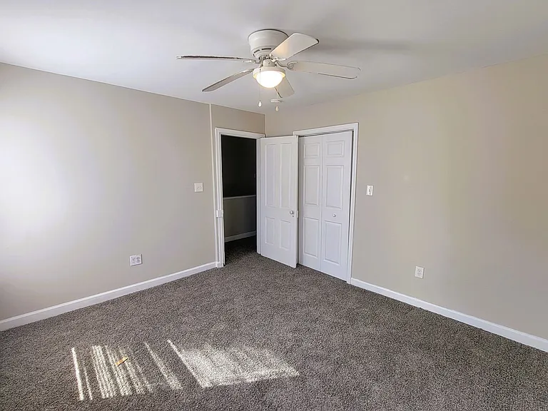 1709 Everett St — Photo 16