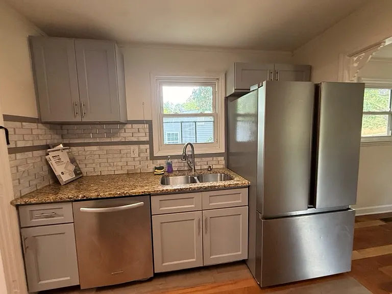 607 E Elm St — Photo 6