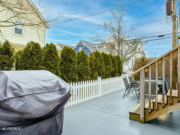 148 Heck Ave — Photo 24