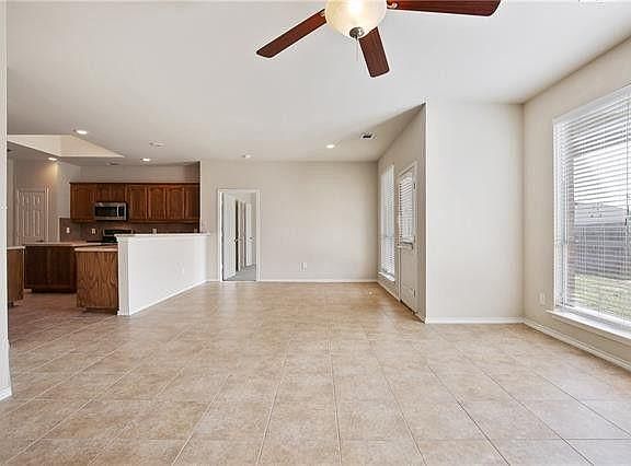 4th image of 2124 Carlotta Dr