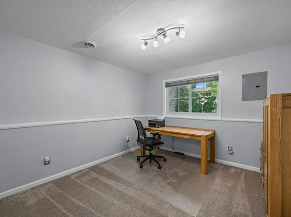 1395 Honeysuckle Ln SE, Cambridge, MN 55008