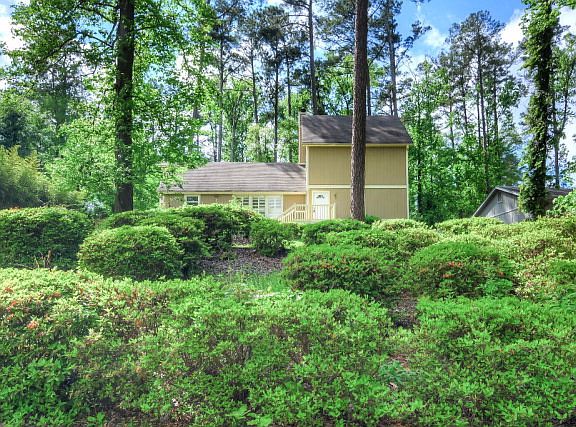 3rd image of 1023 Brookwood Dr