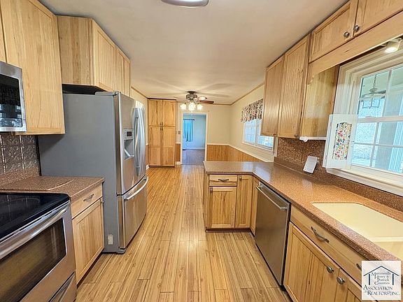 4th image of 350 Dogwood Dr