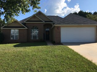 1525 Sweetwater Dr, Warner Robins, GA