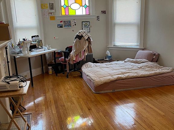 5th image of 92 E Manning St Floor 1