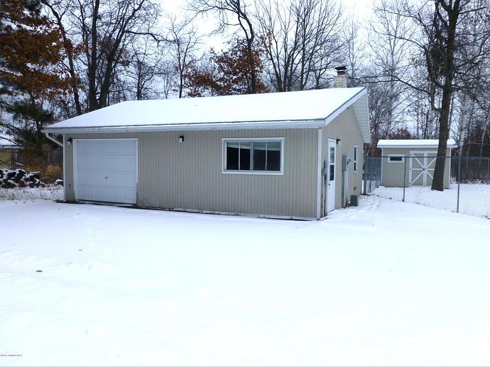 2nd image of 2580 Country Ln NE