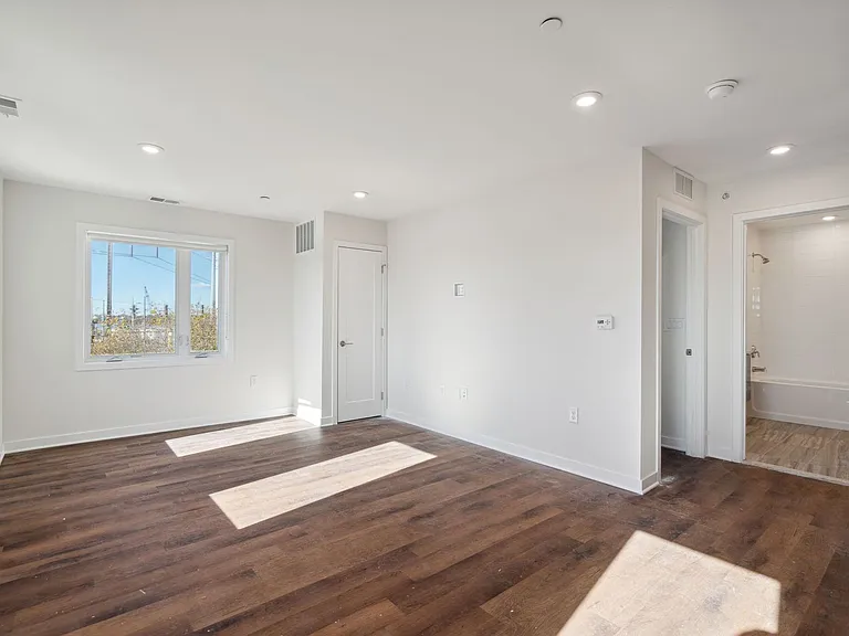 Graduate Pointe — Photo 171