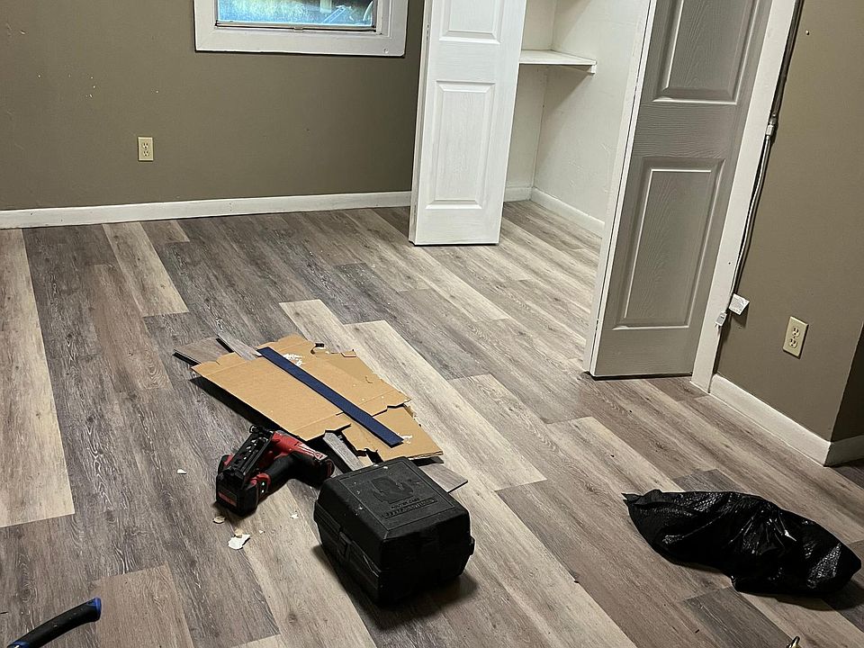 2nd image of 892 Taylor Rd #1/2