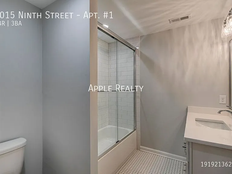 1015 9th St #1 — Photo 18