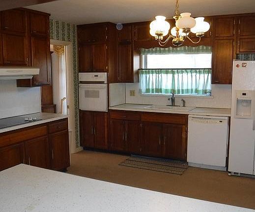 3rd image of 1804 Parkcrest Dr