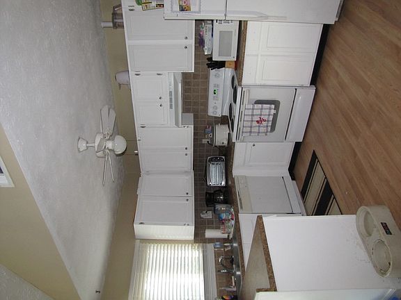 Kitchen with tile backsplash