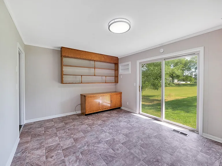 450 Bouton Dr — Photo 8