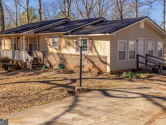 4th image of 107 Maynard St