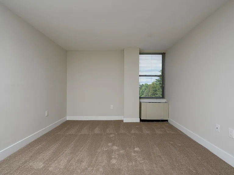 Dupont Towers — Photo 14
