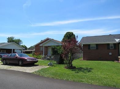 3rd image of 416 1st Ave