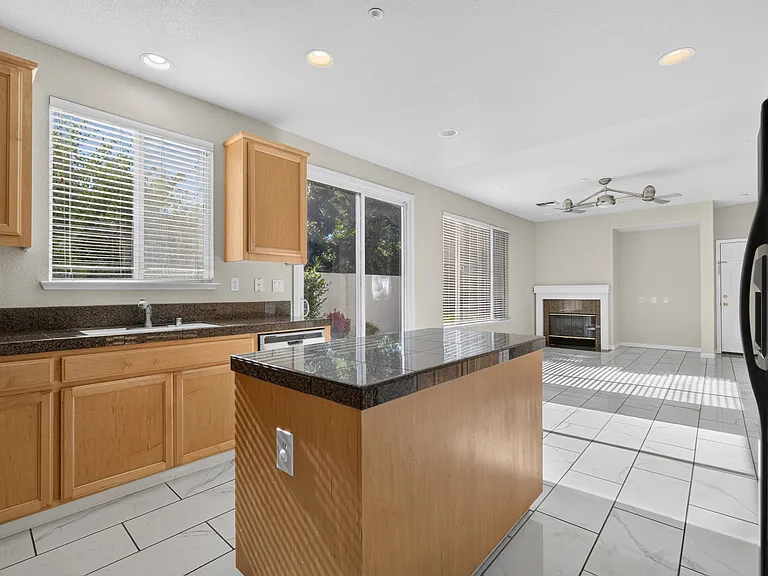 5858 Hazelwood Cmn — Photo 10