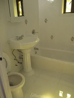 Rented by City Connections Realty | media 37