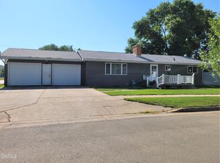 603 1st St NE, Garrison, ND 58540