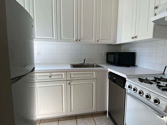 2nd image of 318 E 78th St #23A