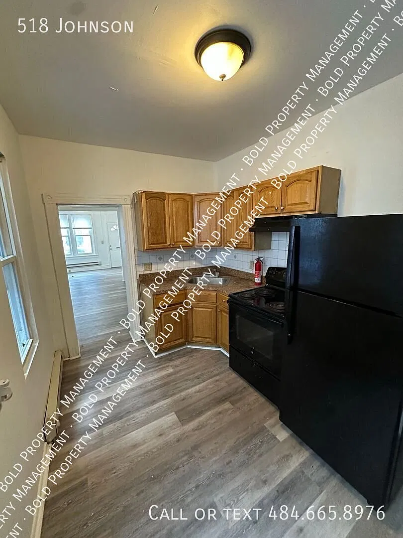 3 Bedroom 1 Bath Reading home — Photo 2