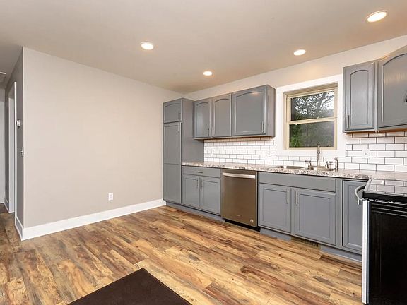 4th image of 1387-1389 106th Ave #1387