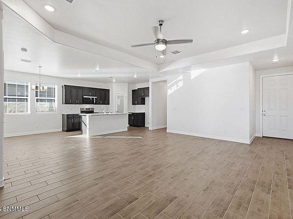 4th image of 6552 Newcastle Ave