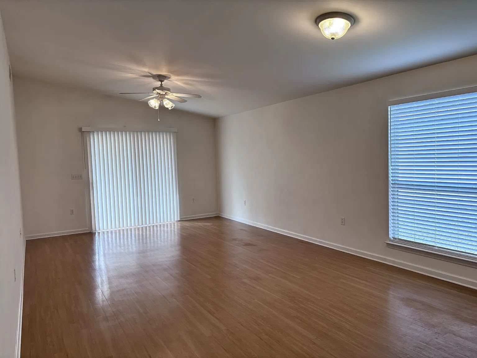 3 bed, 2.0 bath, 1460 sqft, $2,200 — Photo 3