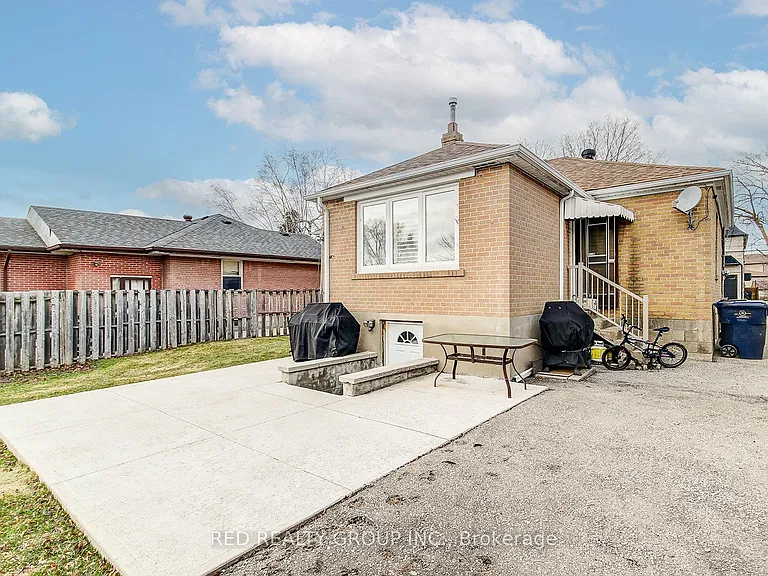 81 Grovedale Ave — Photo 11