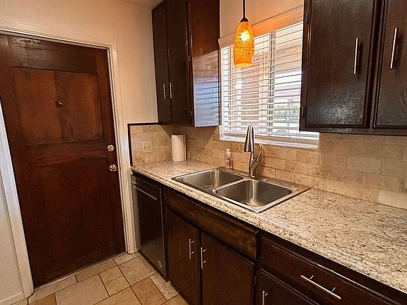 4th image of 14196 Avenue 352