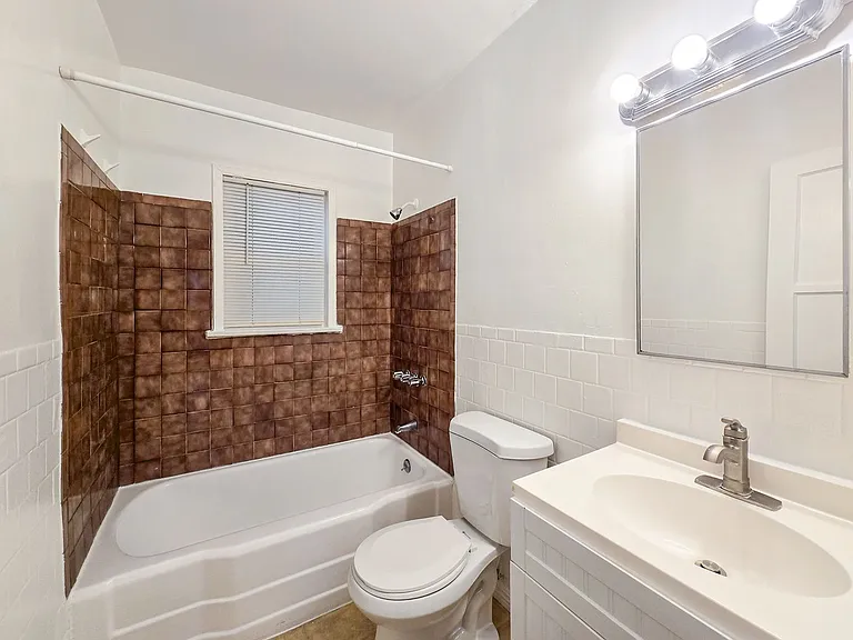 1610 Grismer Ave — Photo 9