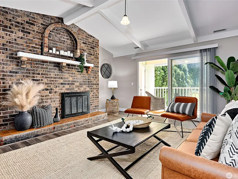 Picture is of upstairs unit