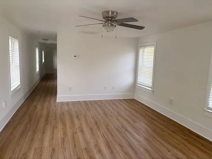 2 bed, 1.0 bath, 921 sqft, $1,300 — Photo 3